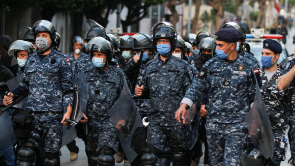 قوى الأمن اللبنانية تعزل بلدة بكاملها إثر تفشي كورونا