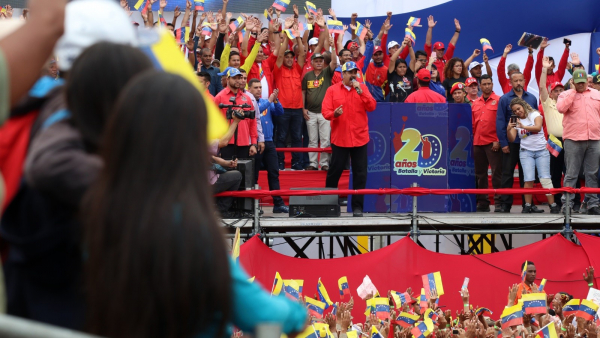 الفنزويليّون ينتخبون رغم الحصار ومحاولات زعزعة الاستقرار