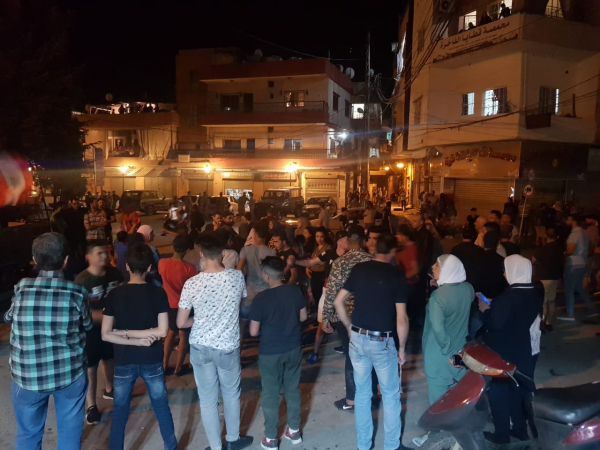محتجون على ارتفاع سعر الدولار وغلاء المعيشة قطعوا طريقاً في بعلبك