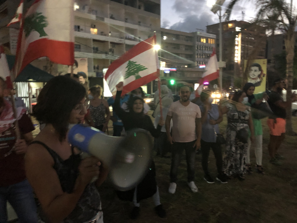 وقفة احتجاجية في ساحة العلم في صور