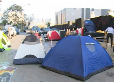 محتجون نصبوا خيماً عند مدخل مؤسسة كهرباء لبنان في مار مخايل رفضاً للانقطاع المتواصل للتيار