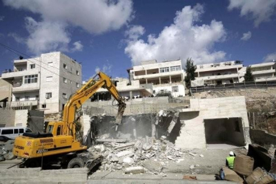30 إخطاراً لهدم منازل فلسطينية في العيسوية