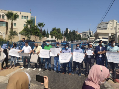 وقفة احتجاجية تطالب بالإفراج عن الفنان والصحفي عبد الرحمن ظاهر