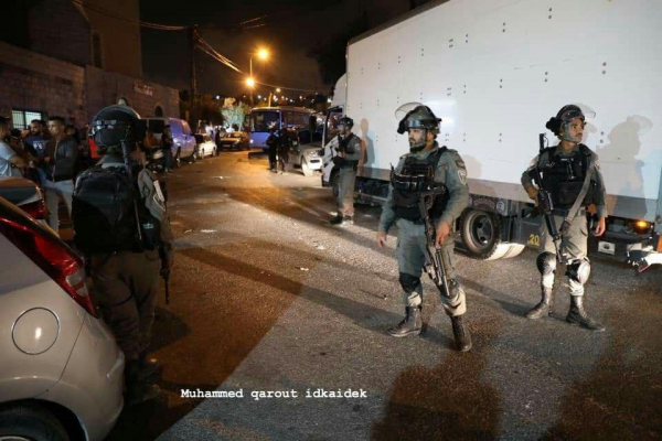 الاحتلال ينكّل بشاب وسيدة ويعتقلهما في مدينة القدس