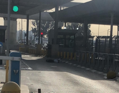 إصابة شاب على حاجز قلنديا بزعم محاولته تنفيذ عملية "طعن"