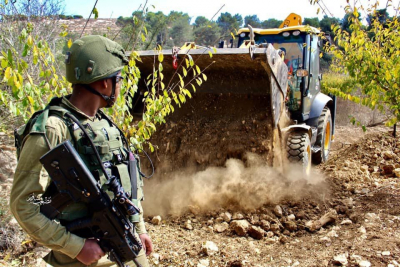 الاحتلال يجرف مساحات واسعة في أبو ديس لصالح الاستيطان