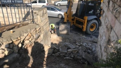 لليوم الثاني.. سلطات الاحتلال تواصل تجريف وتخريب مقبرة "الشهداء" بالقدس