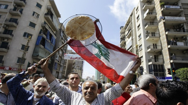 الاتحاد الوطني لنقابات العمال...: عبدالله طرح على وزيرة العمل مشاكل العمال والمساعدات المالية لهم وللمعطلين عن العمل