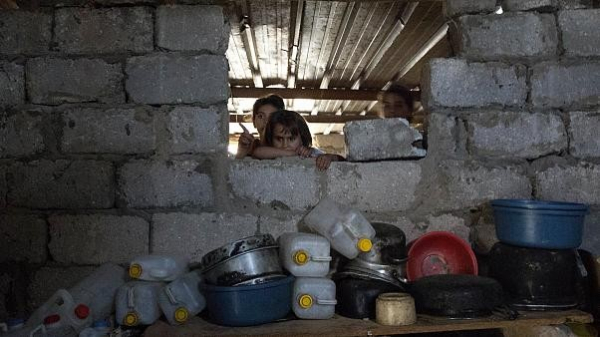 حصار غزّة يزداد فتكًا في زمن "كورونا".. قصصٌ للفقراء تروي ما جرى