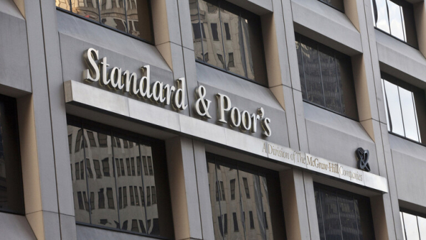 "ستاندرد آند بورز" تخفض تصنيف بعض سندات لبنان إلى "D"