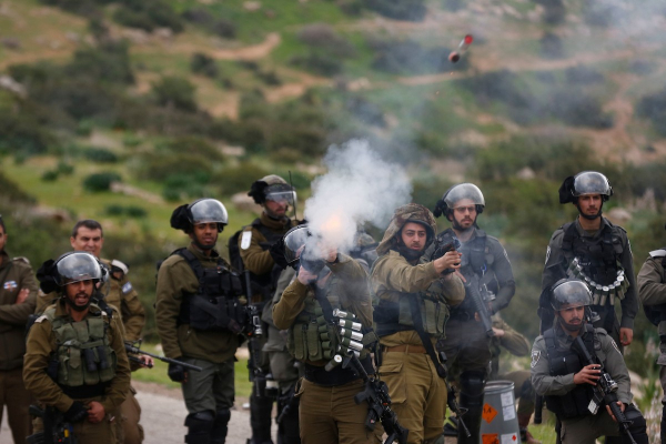 إصابات بالاختناق خلال اقتحام الاحتلال شمال رام الله وشرق قلقيلية
