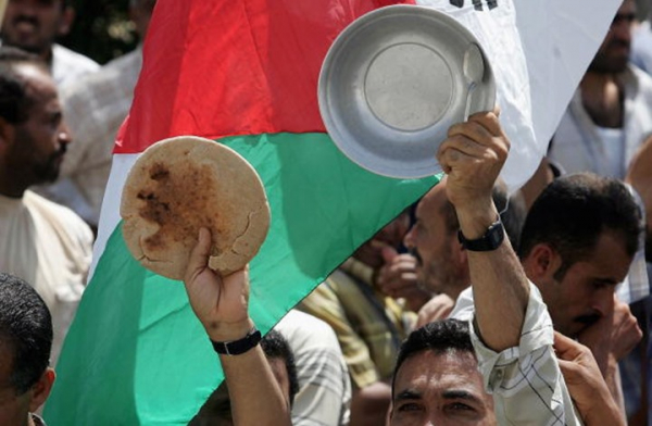 الحصار وكورونا يُهددان الأمن الغذائي لـ 80% من الأسر في قطاع غزة