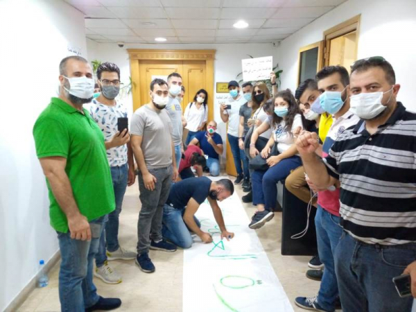 محتجون دخلوا وزارة العمل وطالبوا يمين بالاستقالة وتقديم ضمانات تحمي العمال