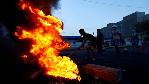 الاحتجاجات المطلبية الغاضبة تجتاح الشوارع وتندد بالفساد وتردي الكهرباء والبطالة في العراق