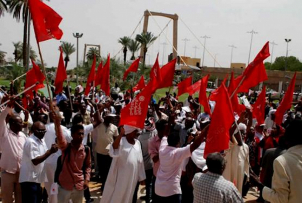 الخطيب: مساعٍ إقليمية ودولية لفرض واقع جديد يلتف على شعارات الثورة