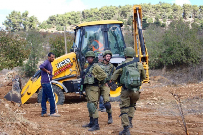 الاحتلال يهدم غرفة زراعية جنوب بيت لحم ويهدد بهدم 13 كشكاً تجارياً في جنين