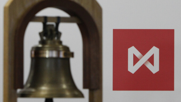 ارتفاع الروبل والبورصة الروسية بعد الإعلان عن تسجيل أول لقاح روسي ضد كورونا في العالم