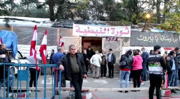 حراك النبطية نفذ تحركاً احتجاجياً قرب السراي الحكومي (فيديو)