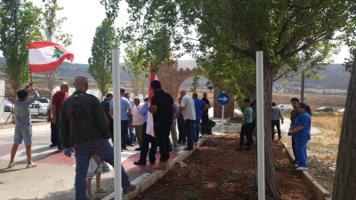 وقفة للشيوعي في مرجعيون امام مقر قيادة اليونيفيل في ابل السقي  استنكارا للاعتداءات الاسرائيلية ورفضا لضم الجزء الشمالي من قرية الغجر