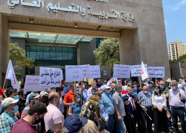 ًالمتعاقدون بالساعة في اللبنانية لوحوا بالتصعيد: نتمنى أن نرى أفعالا