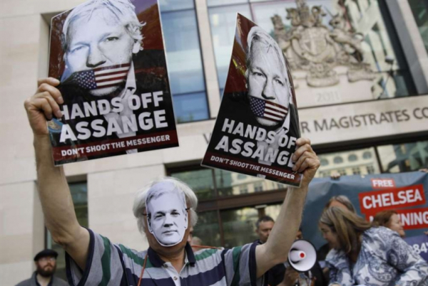جوليان أسانج وحيداً في مواجهة الخصم