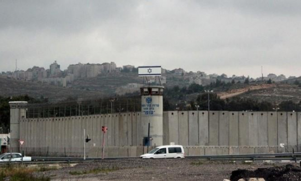 الأسرى يبدأون خطوات احتجاجية في 5 سجون رفضًا لإغلاق حسابات "الكانتينا"