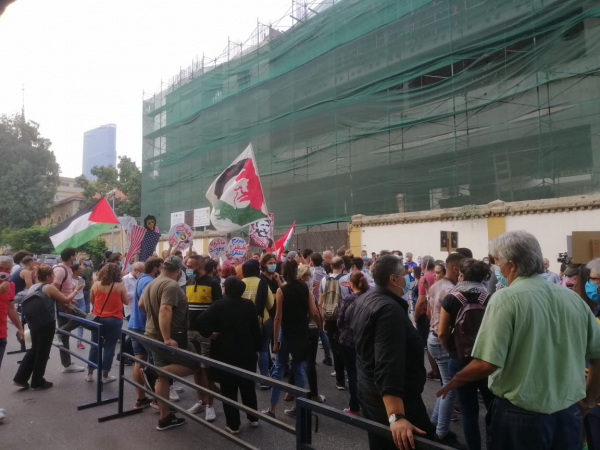 وقفة تضامنية مع جورج عبد الله أمام السفارة الفرنسية (فيديو)