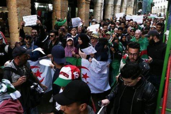 تجدد مظاهرات الحراك الشعبي في الجزائر... ماذا تحمل الجمعة 108؟