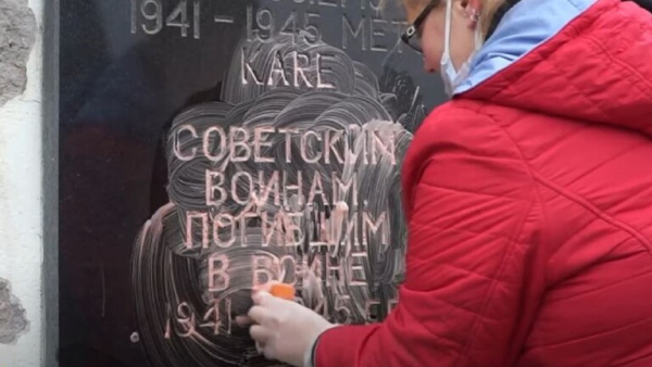 روسيا تحقق في أنباء عن تدنيس نصب تذكاري للجيش الأحمر في ليتوانيا