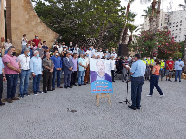 إضاءة شموع في صور تحية لروح الشهيد الطبيب إسماعيل