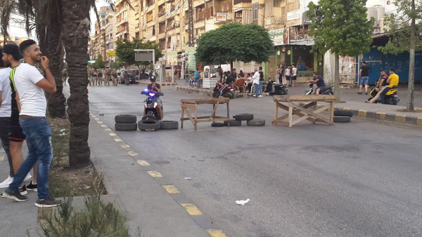 محتجون قطعوا أوتوستراد البداوي إحتجاجاً على انقطاع الكهرباء