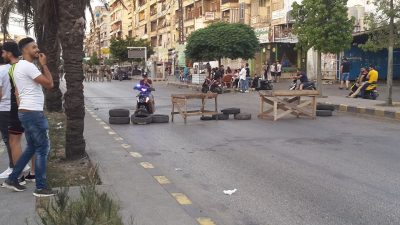 محتجون قطعوا أوتوستراد البداوي إحتجاجاً على انقطاع الكهرباء