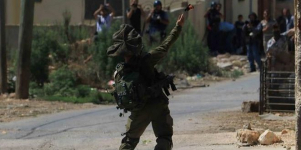 7 إصابات برصاص الاحتلال وعشرات حالات الاختناق في مسيرة كفر قدوم الأسبوعية