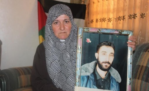 أسير يعلن الإضراب عن الطعام احتجاجًا على مماطلة إدارة السجون بعلاجه