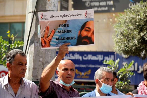 الأسير ماهر الأخرس يرفض نقله إلى مستشفى المقاصد ويؤكّد: سأواصل المعركة حتى الحرية