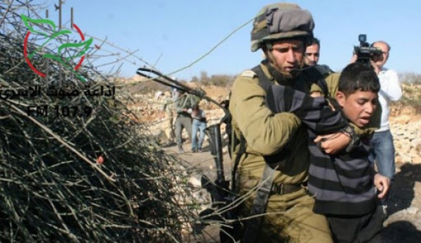 الحركة العالمية للدفاع عن الأطفال: هكذا يرغم المحققين وجنود الاحتلال الأطفال الفلسطينين على الاعتراف بالتهم المنسوبة إليهما