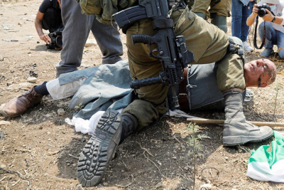 طولكرم: حالات اختناق جراء اعتداء الاحتلال على مسيرة جماهيرية ضد الاستيطان