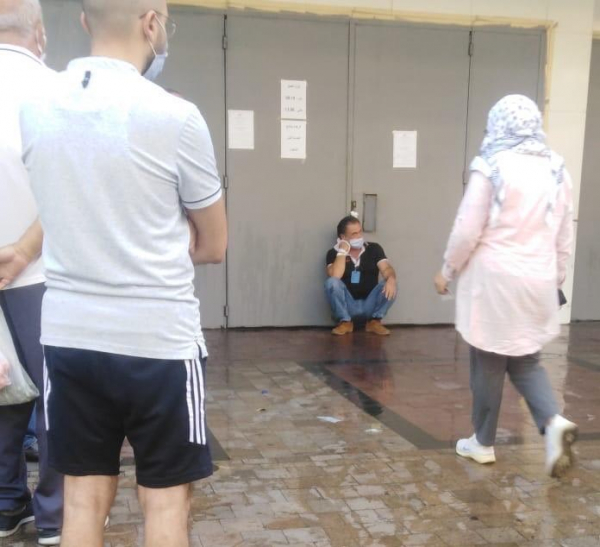 مواطن حاول إحراق نفسه أمام مصرف في صيدا