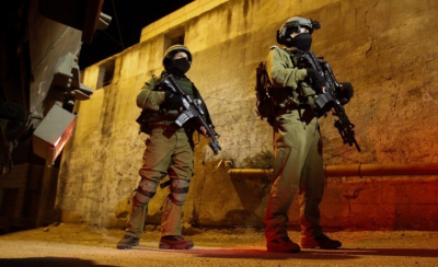 حملة اعتقالات ومداهمات صهيونية واسعة بالضفة المحتلة