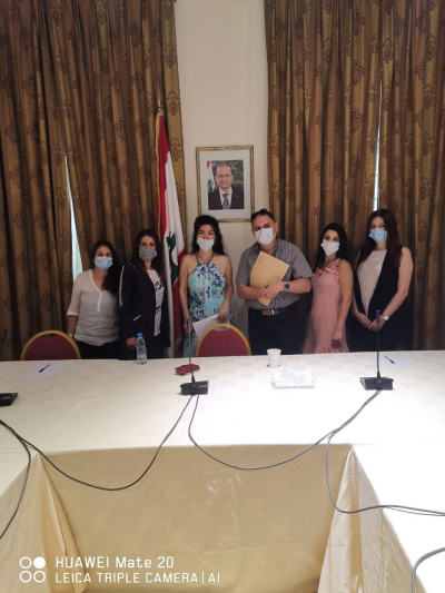 وفد لجنة "المستعان بهم" سلم رئيس الحكومة مذكرة تطالب بالإنصاف ورفع الاجحاف عن أساتذة التعليم بعد الظهر