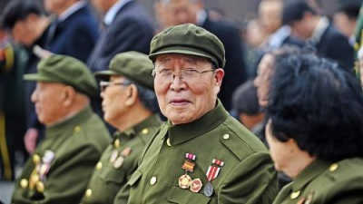 شي جين بينغ يدعو إلى احترام الأبطال ورعايتهم