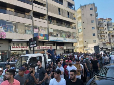 حلول السلطة السياسية والنقدية للأزمة: إذلال الناس أمام محلات الصيرفة