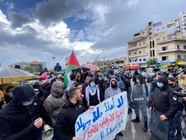 وقفة احتجاحية استنكاراً لزيارة السفيرة الأميركية إلى صيدا