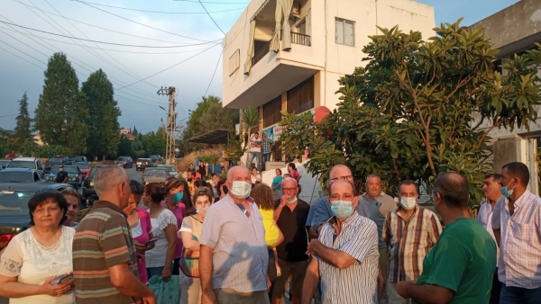 أهالي بلدة القرية يعتصمون قرب محطة ضخ المياه احتجاجا على انقطاع المياه