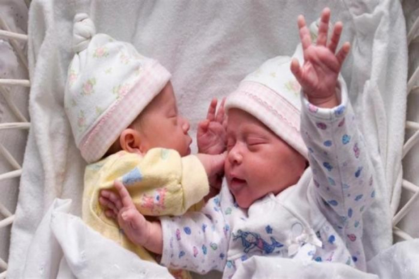 الأسير محمد زيتاوي يرزق بتوأمين عن طريق النطف المهربة